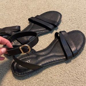 VGUC Born leather sandals size 10